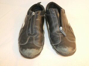 革修理☆レザースニーカー（ＡＲＭＡＮＩ）リフレッシュ施工のご紹介です！！